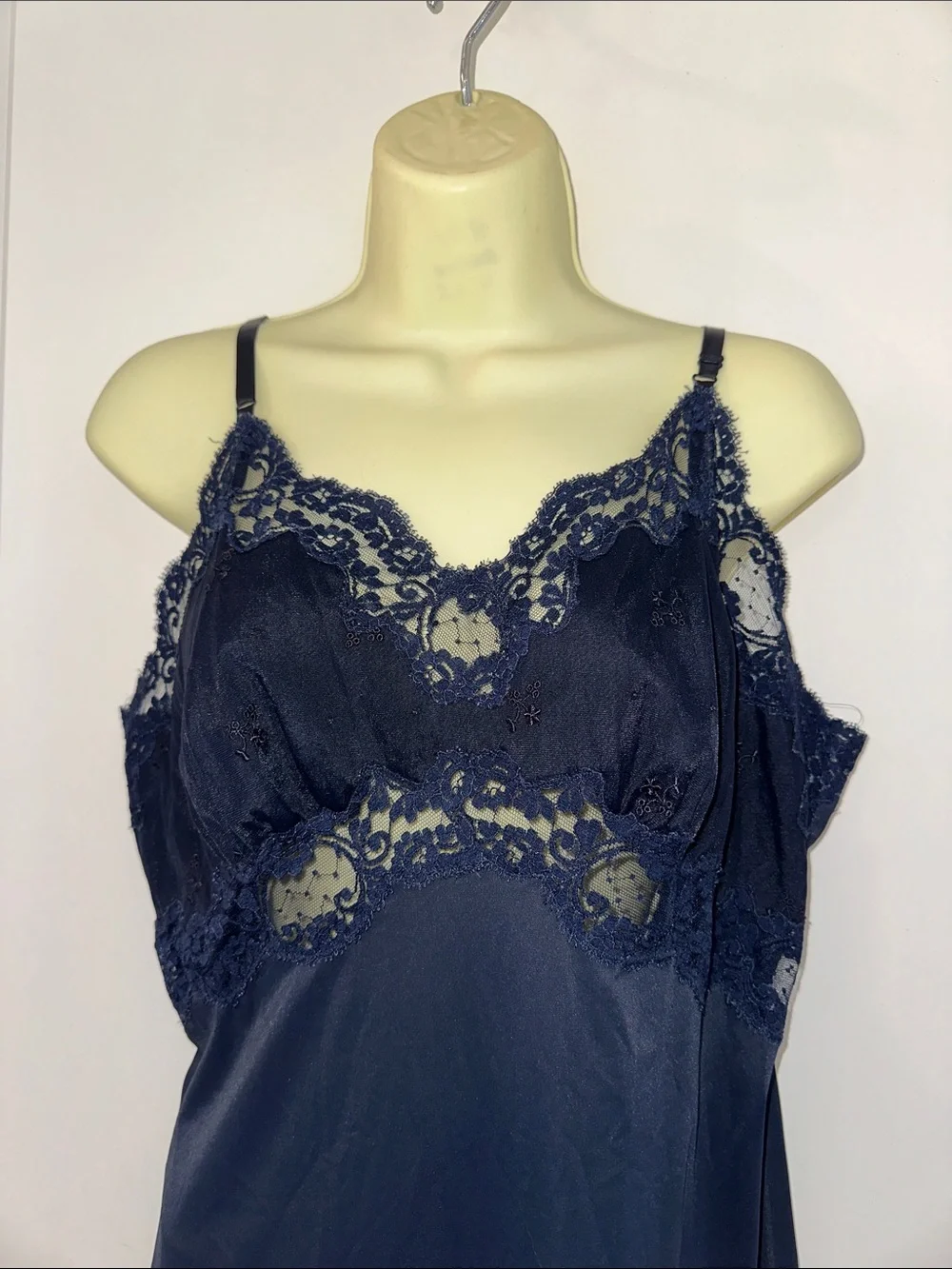 Vintage 60s Fischer navy blue nylon full slip with lace lace details - Picture 2 of 7